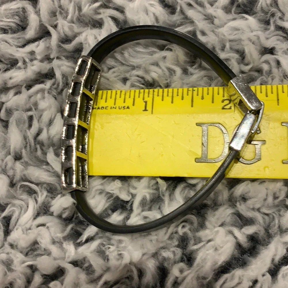 🌸 $3 if bundled Black & Silver Bracelet with Sparkly Gems